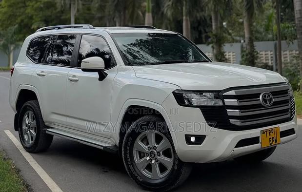 Toyota Land Cruiser 2024 Pearl