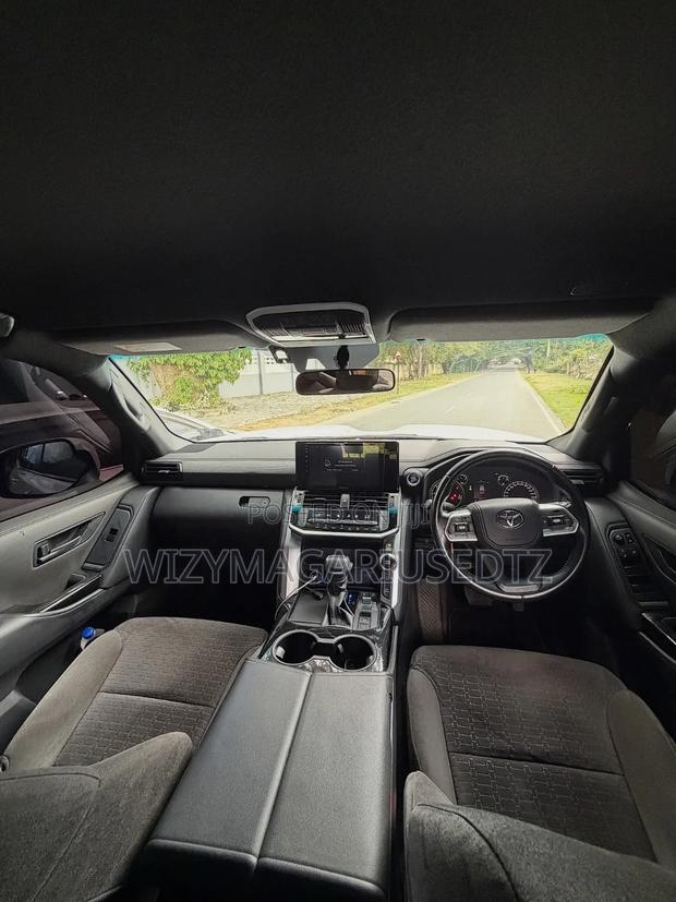 Toyota Land Cruiser 2024 Pearl
