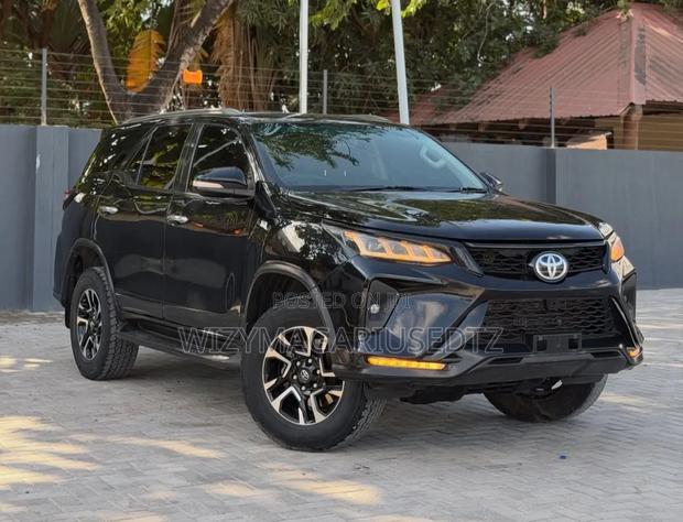 Toyota Fortuner 2018 Burgundy