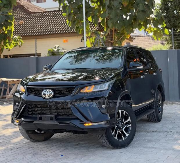 Toyota Fortuner 2018 Burgundy