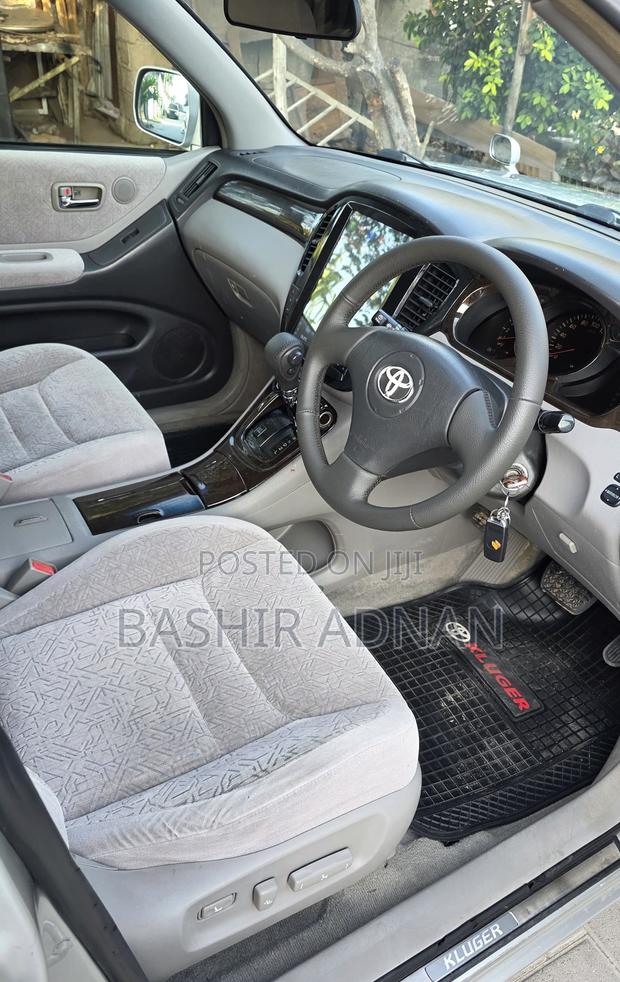 Toyota Kluger 2001 Silver