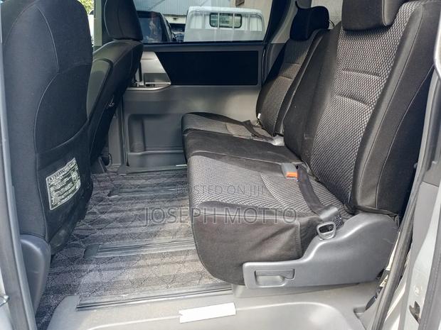 Toyota Noah 2009 Silver