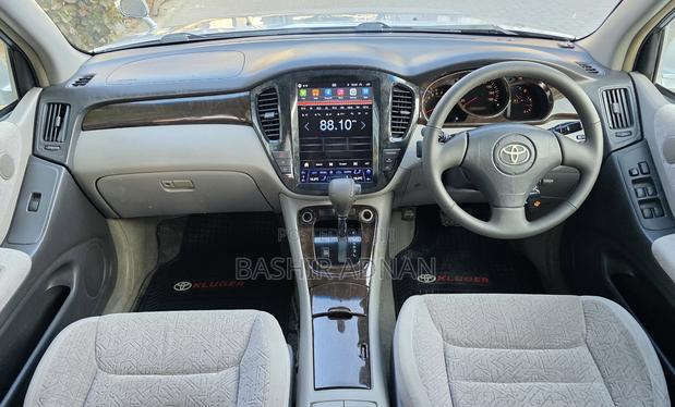 Toyota Kluger 2001 Silver