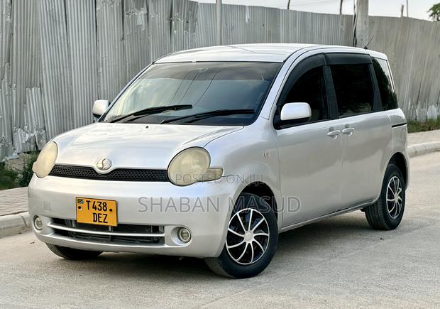 Toyota Sienta 1.5 AWD 2005 Burgundy