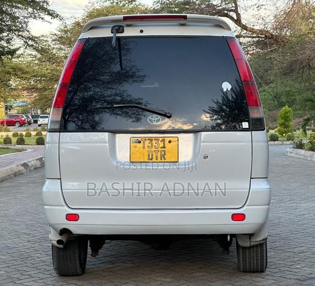 Toyota Noah 2.0 FWD (8 Seater) 2003 White