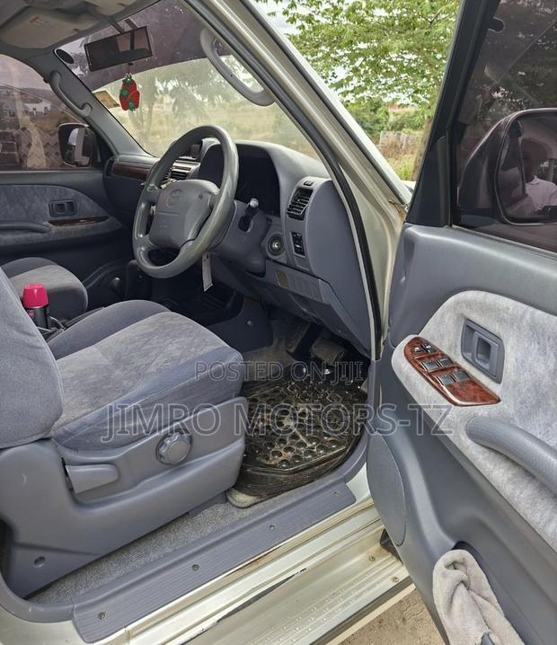 Toyota Land Cruiser Prado 2001 Silver