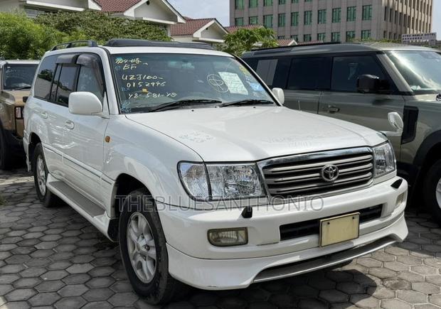 Toyota Land Cruiser 2004 White
