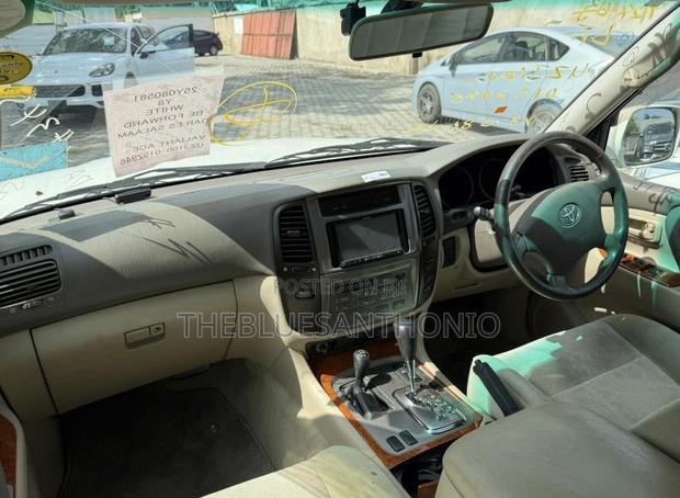 Toyota Land Cruiser 2004 White