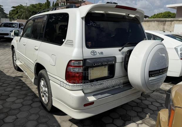 Toyota Land Cruiser HDJ 100 2004 White