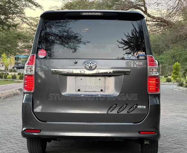 Toyota Noah 2008 Gray