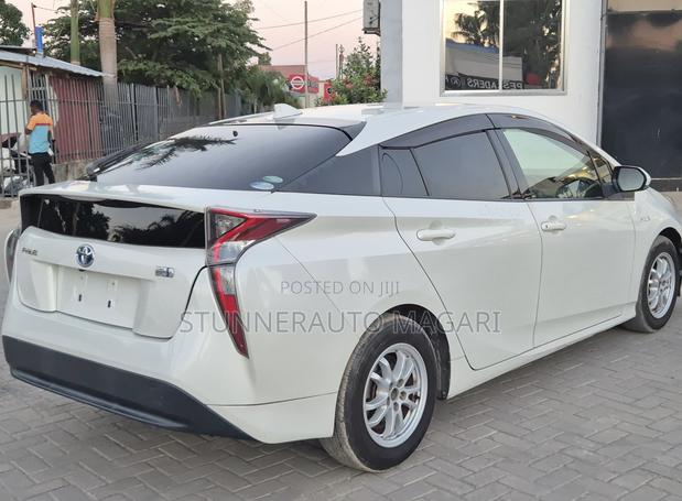 Toyota Prius 2017 Pearl