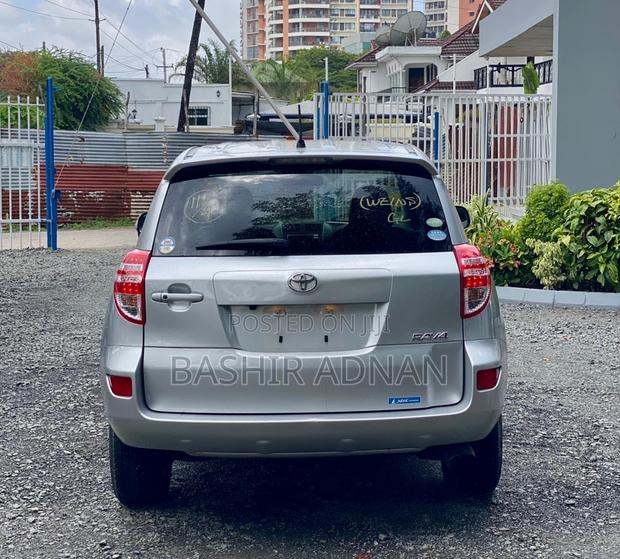Toyota RAV4 2010 Silver