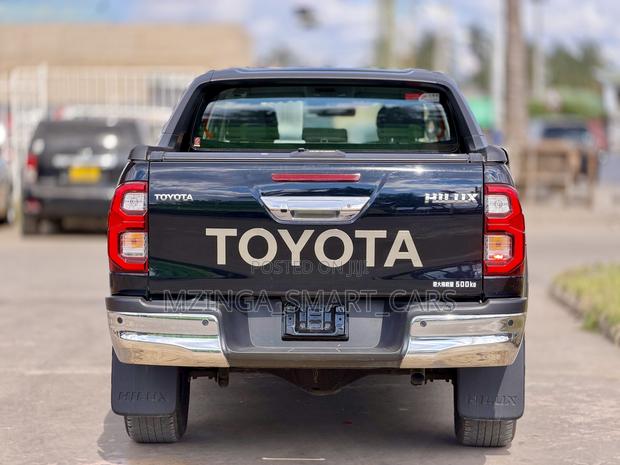 Toyota Hilux 2024 Black