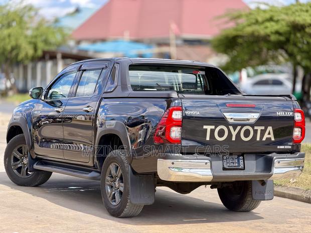 Toyota Hilux 2024 Black