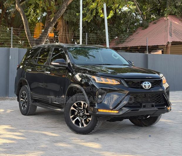 Toyota Fortuner 2018 Black