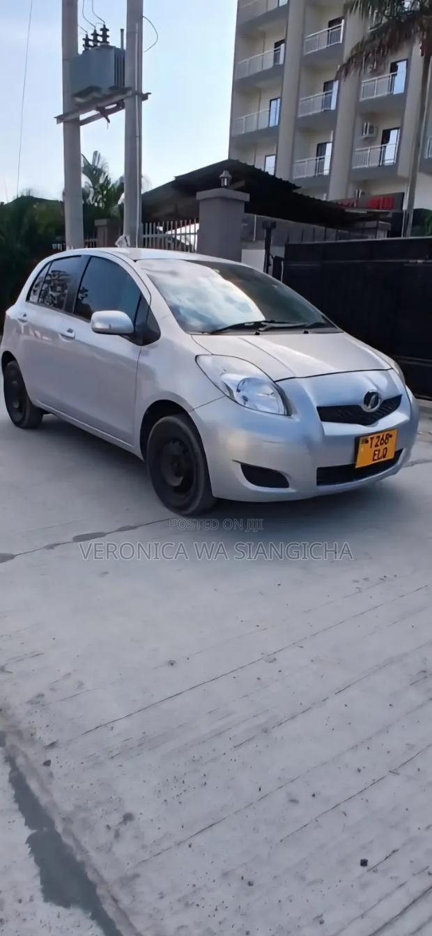 Toyota Vitz 2007 Silver
