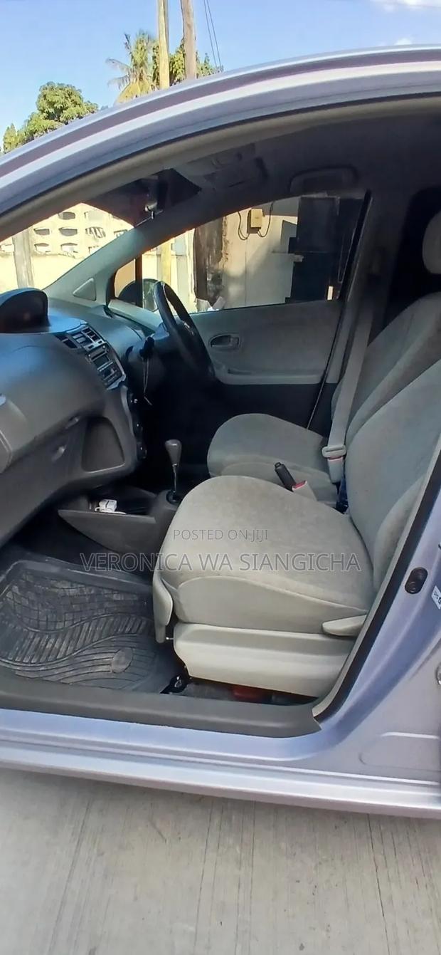 Toyota Vitz 2007 Silver