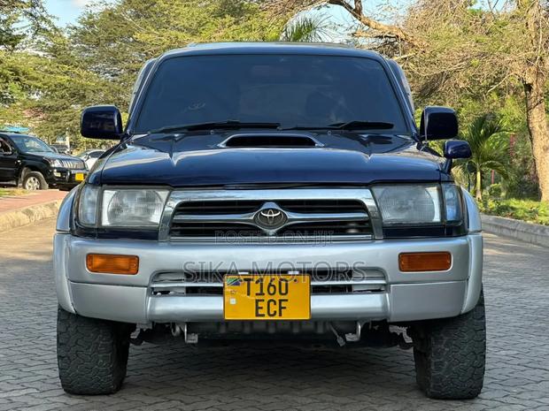 Toyota Hilux Surf 2000 Blue