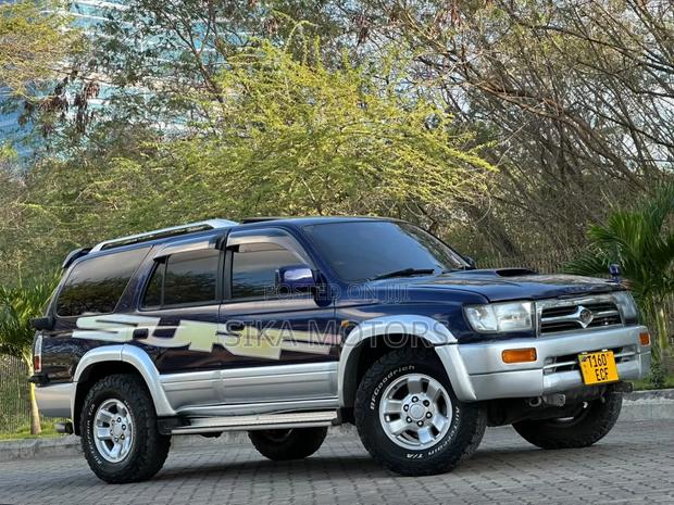 Toyota Hilux Surf 2000 Blue