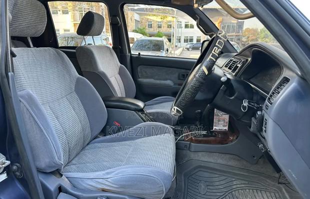Toyota Hilux Surf 2000 Blue