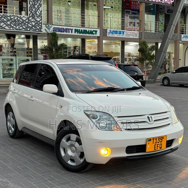 Toyota IST 2004 White