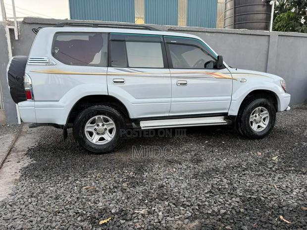 Toyota Land Cruiser Prado 2002 White
