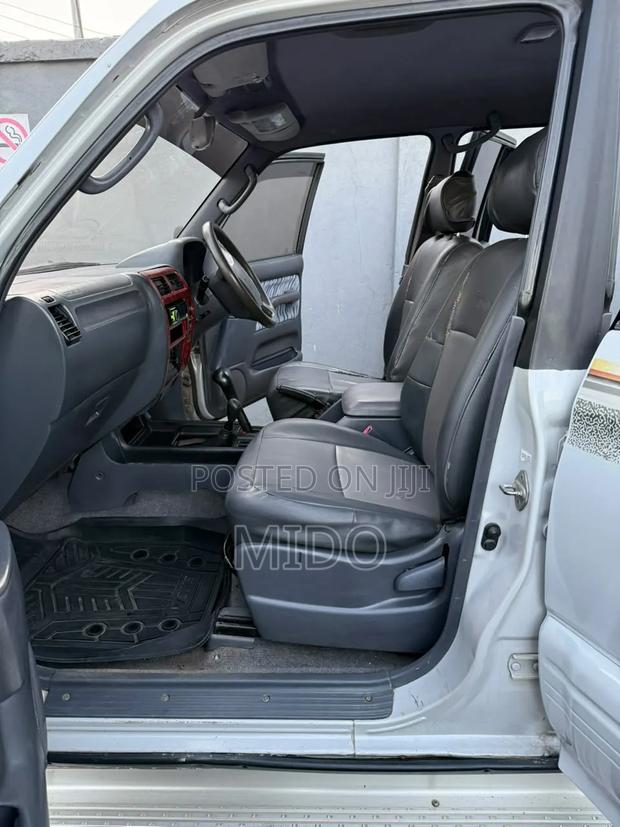 Toyota Land Cruiser Prado 2002 White