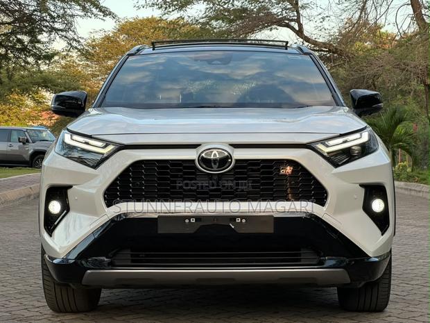 Toyota RAV4 2024 White