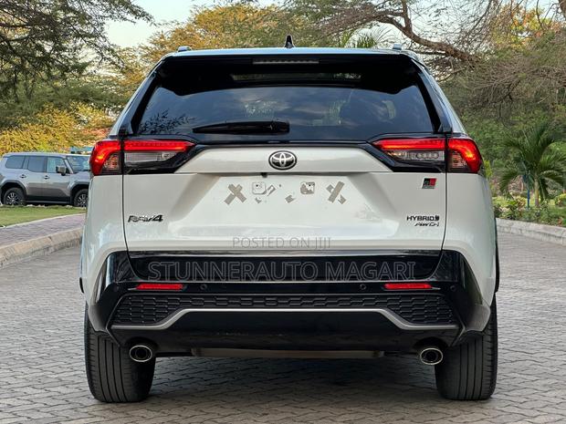 Toyota RAV4 2024 White