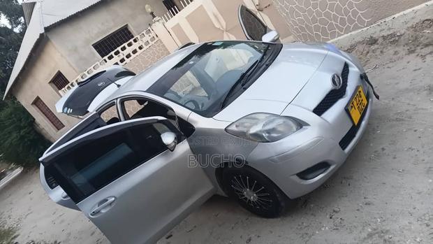 Toyota Vitz 2008 Silver