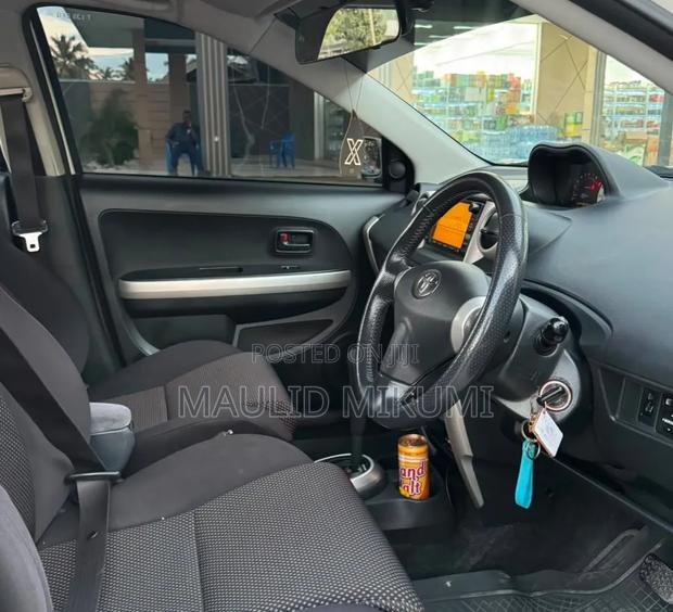 Toyota IST 2003 White