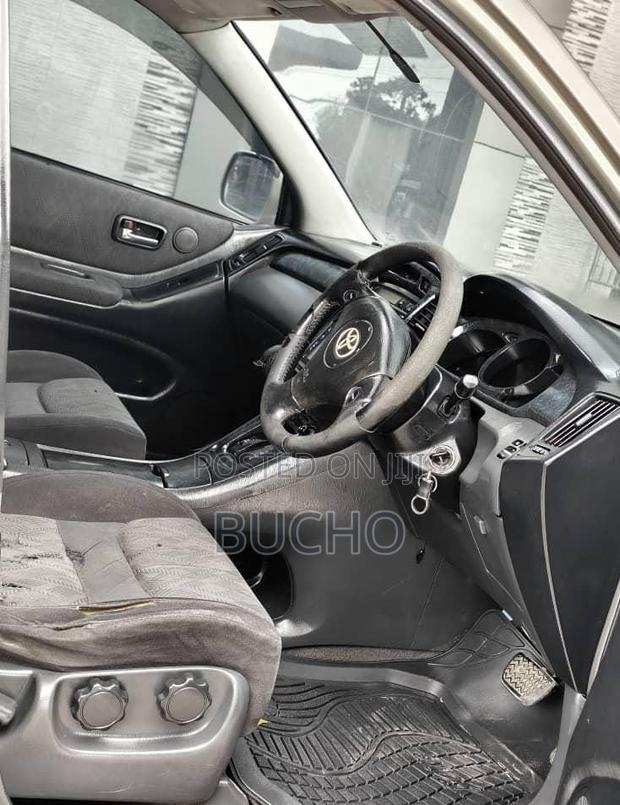 Toyota Kluger 2003 Gold