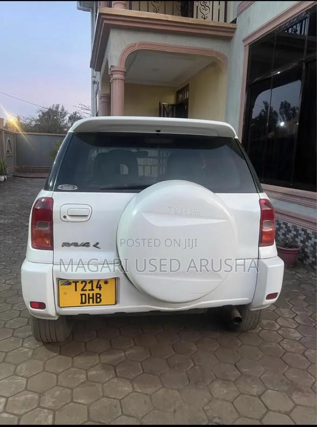 Toyota RAV4 2004 White