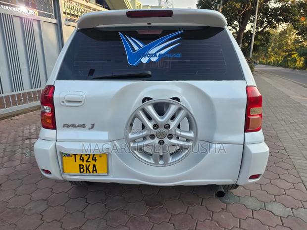 Toyota RAV4 Automatic 2003 White