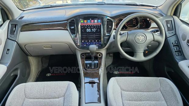 Toyota Kluger 2001 Silver
