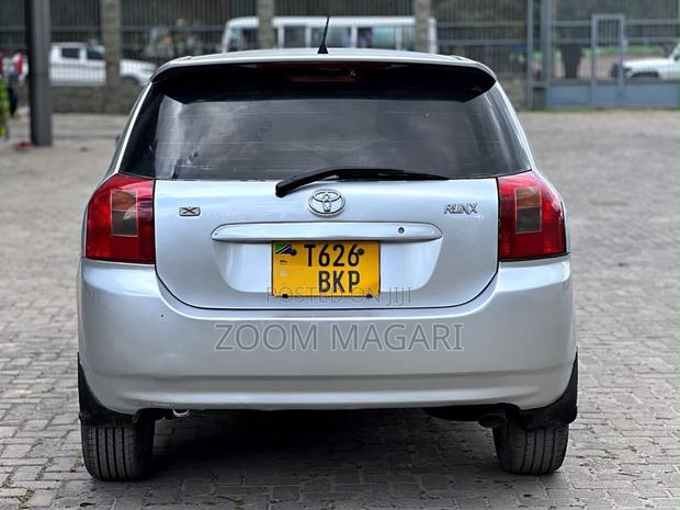 Toyota Corolla RunX 2001 Silver