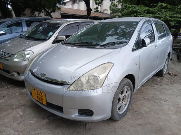 Toyota Wish 2005 Silver