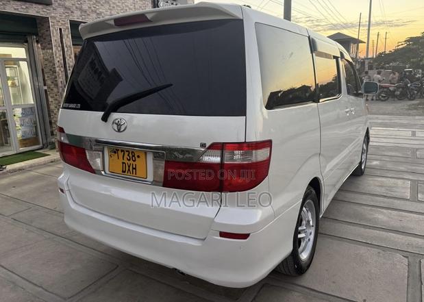Toyota Alphard 2.4 Petrol AWD 2005 White