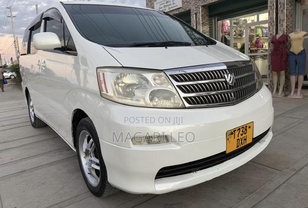 Toyota Alphard 2.4 Petrol AWD 2005 White