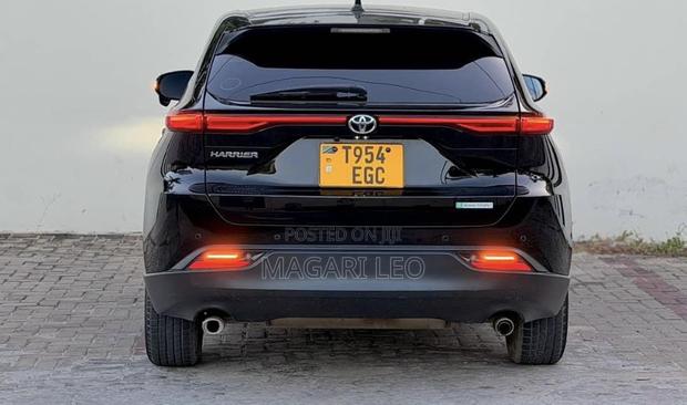 Toyota Harrier 2.0 2021 Black