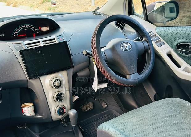 Toyota Vitz 1.0 FWD 5dr 2006 Black