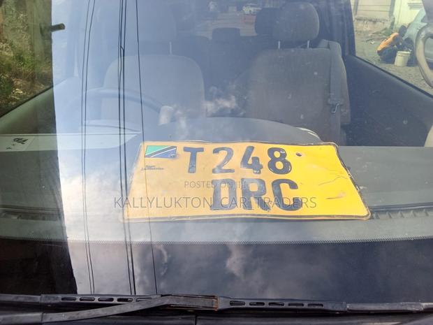 Toyota Porte 2005 Yellow
