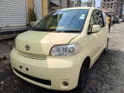 Toyota Porte 2005 Yellow for sale