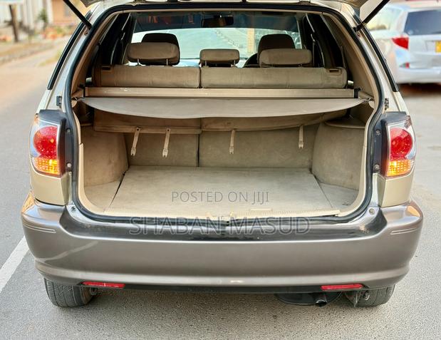 Toyota Harrier 2.2 16V 2002 Gold