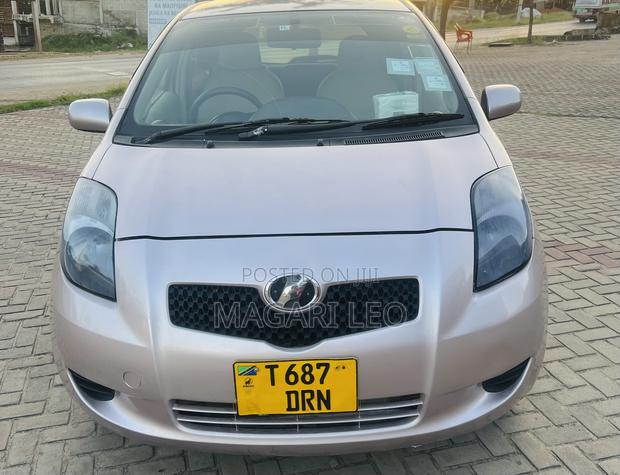 Toyota Vitz 1.5 FWD 5dr 2006 Pink