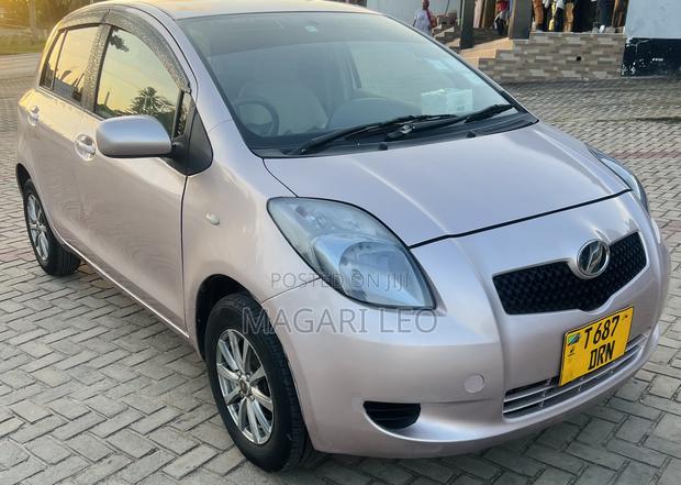 Toyota Vitz 1.5 FWD 5dr 2006 Pink