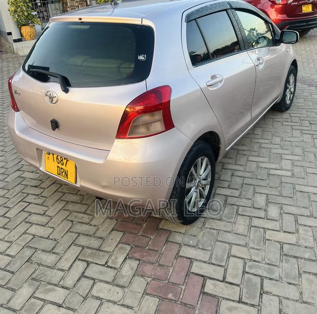 Toyota Vitz 1.5 FWD 5dr 2006 Pink