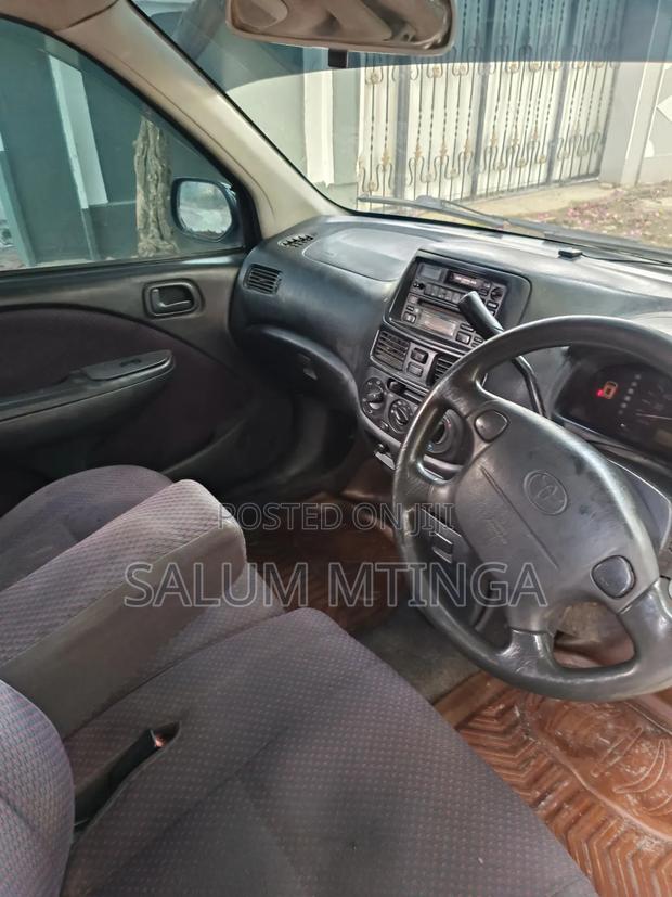 Toyota Raum 2002 Black