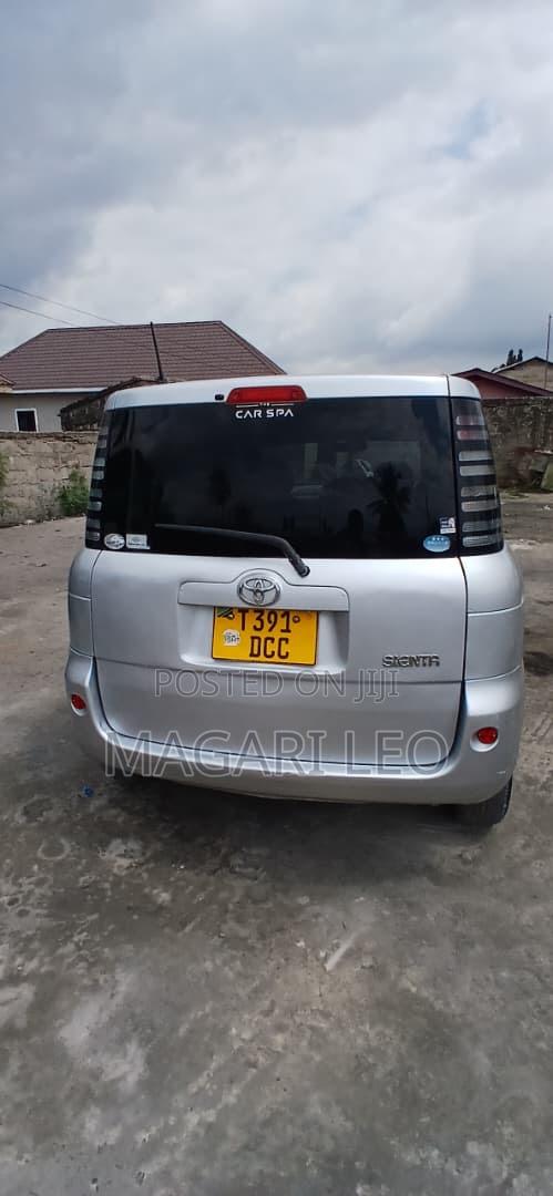 Toyota Sienta 1.5 FWD 2005 Silver