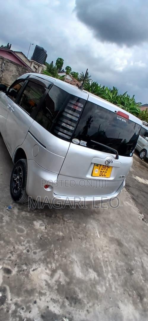 Toyota Sienta 1.5 FWD 2005 Silver